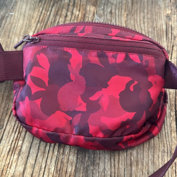 lululemon athletica Burgundy Camouflage Belt Bag
Great. Condition! - Picture 2 of 3